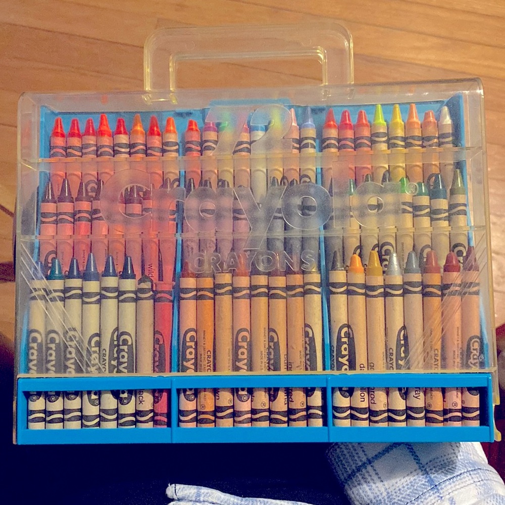 1989 Crayola 72pcs vintage crayons set case
